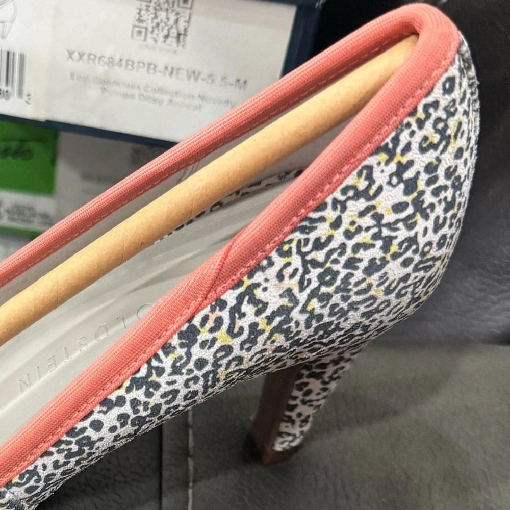 Lori Goldstein Collection Novelty Pumps Ditsy Animal Print Sz 5.5 AUTHENTIC NEW